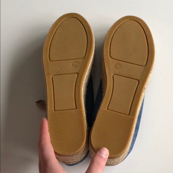 NWOT/ women’s blue stylish wedge sneaker - Picture 5 of 6